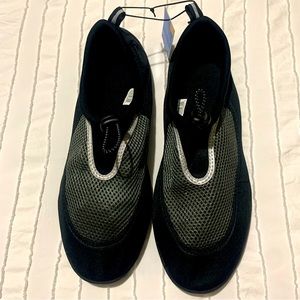 West Loop Men’s black water shoe size L(11-12)